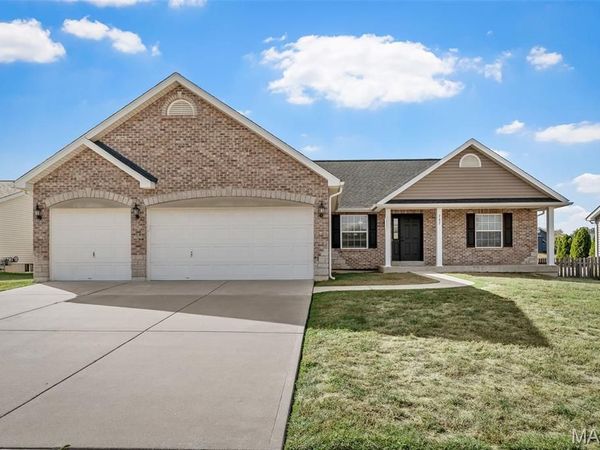 757 Lost Canyon Boulevard , Wentzville, MO 63385