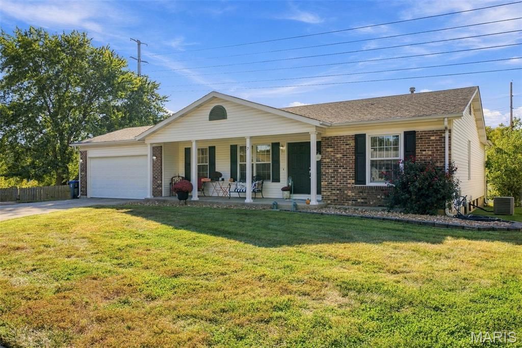 7 Cherrywood Court, Saint Peters, MO 63376 Main Photo