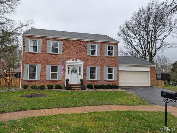 2358 Sportsmen Hill Drive , Chesterfield, MO 63017