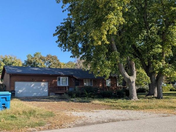 315 Woodland Avenue , Wood River, IL 62095