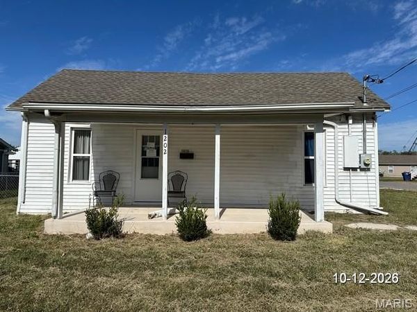 1202 W Locust Street , Bowling Green, MO 63334