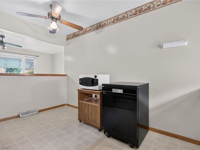 972 Rosewood Drive, Elyria, OH 44035 Photo 10
