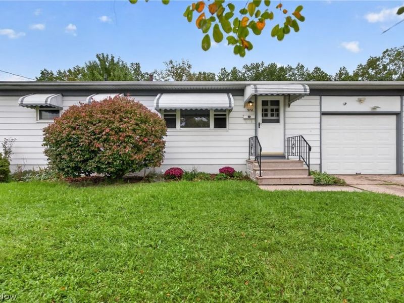 972 Rosewood Drive, Elyria, OH 44035 Photo 2