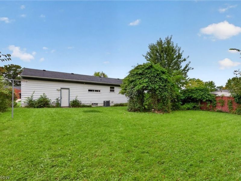 972 Rosewood Drive, Elyria, OH 44035 Photo 3