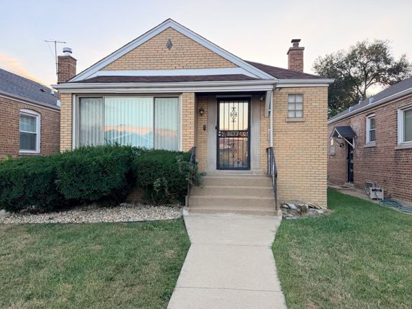 8632 S Jeffery Boulevard , Chicago, IL 60617