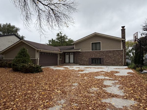 2607 N Stratford Road , Arlington Heights, IL 60004