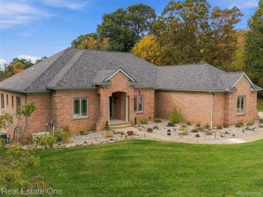 2840 Eric Drive, White Lake Township, Mi 48383