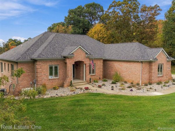 2840 Eric Drive, White Lake Township, Mi 48383