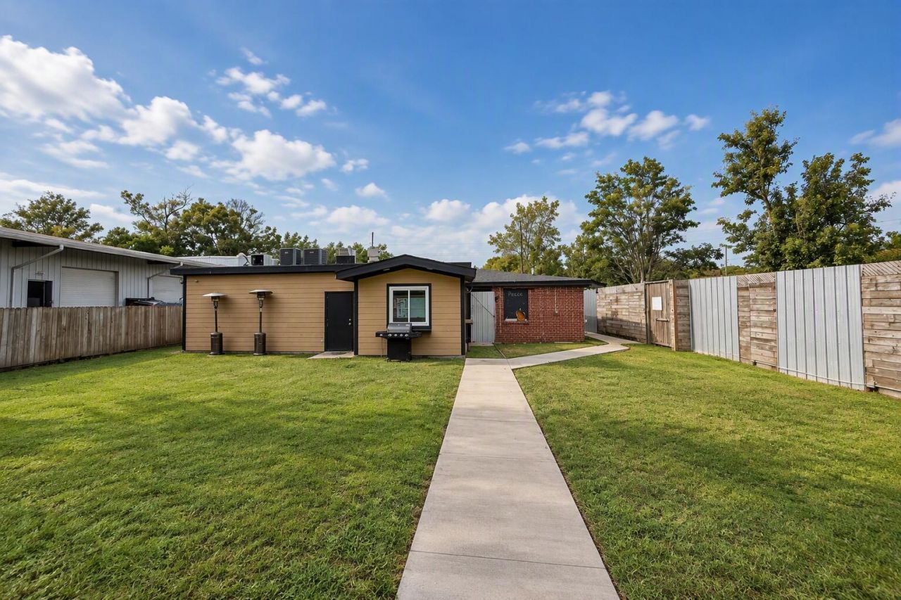 1006 Folly Road  Photo 4