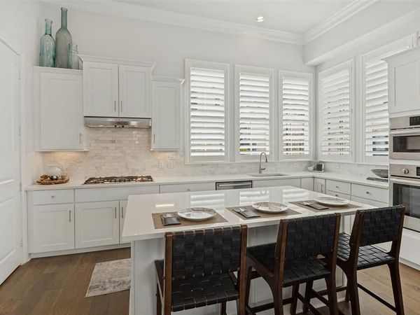 617 Dalton Lane, Irving, TX 75039