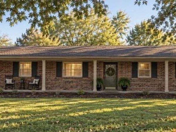 1370 Russell Lane, Lenoir City, TN 37772