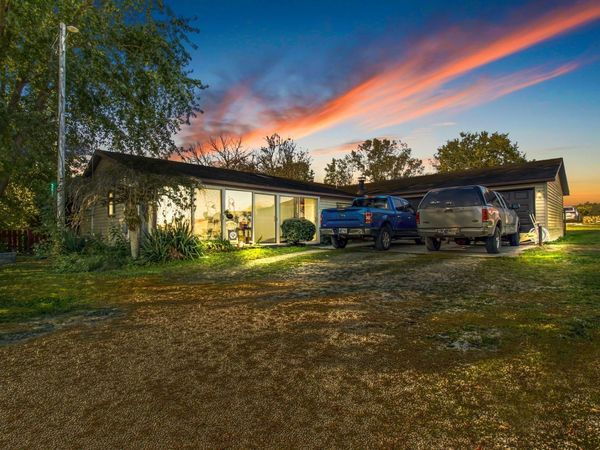 5222 S Groveland Drive, Albion, IN 46701