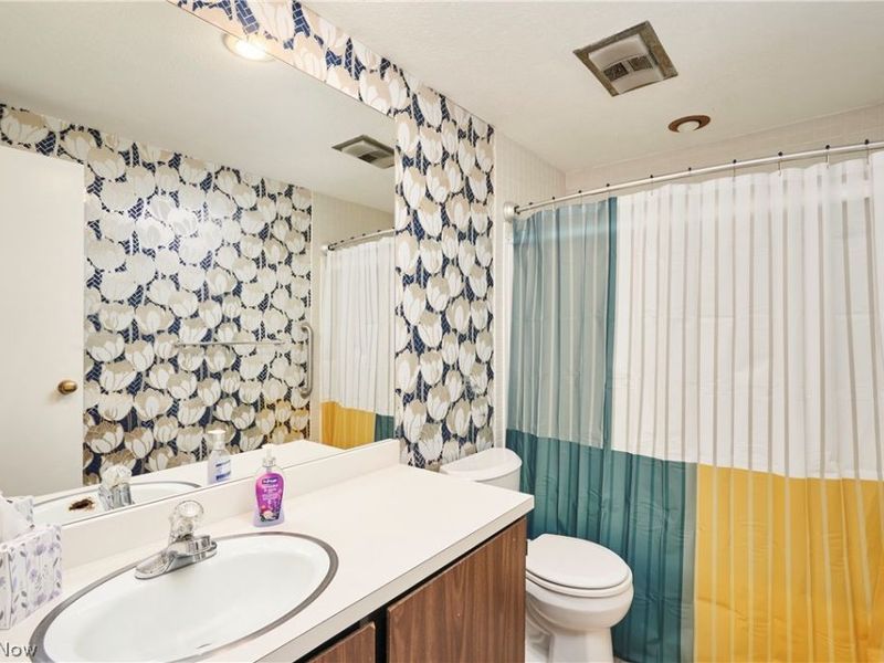 76 Menlo Park Drive, Akron, OH 44313 Photo 10
