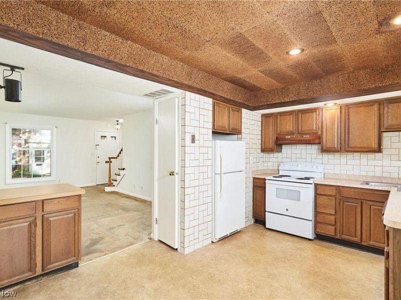 76 Menlo Park Drive, Akron, OH 44313 Photo 6