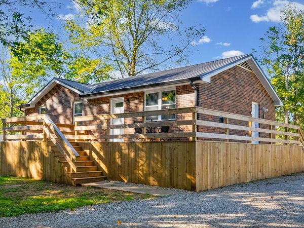 8102 Pleasant Hill Rd, Cross Plains, TN 37049