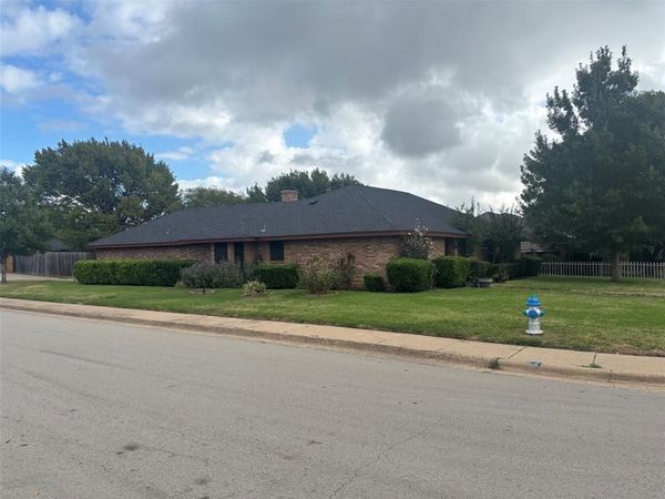 1335 Briarmeade Drive, Duncanville, TX 75137