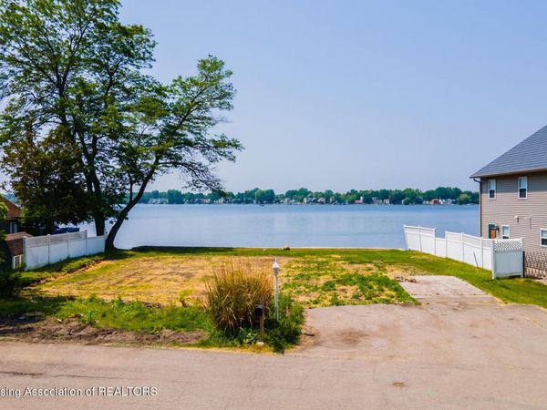 6403 E Reynolds Road, Haslett, MI 48840