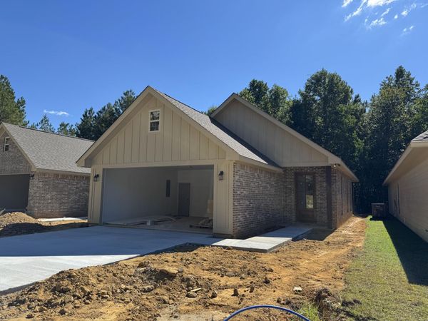 52 Riviera Dr., Hattiesburg, MS 39402