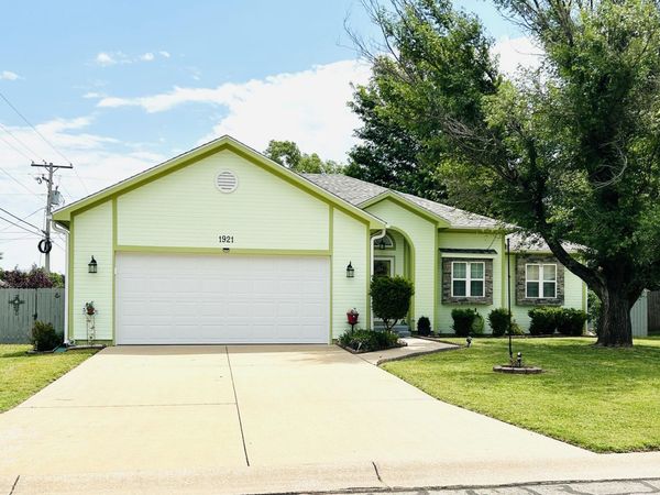 1921 Bluebird Drive, Webb City, MO 64870