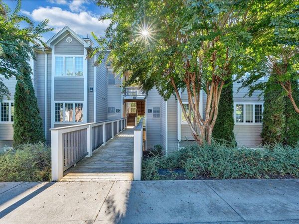300 S Pointe Shore DR, Unit 402, Moneta, VA 24121
