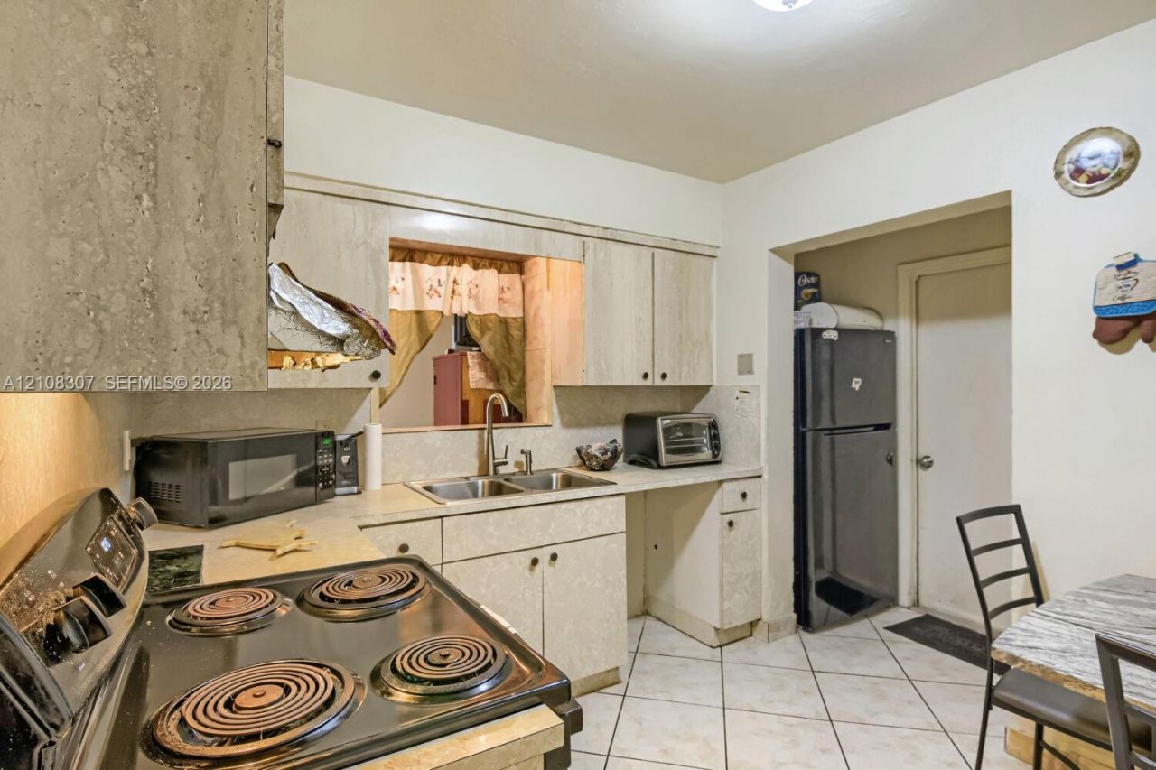 2432 Wiley Ct , Hollywood, FL 33020 Photo