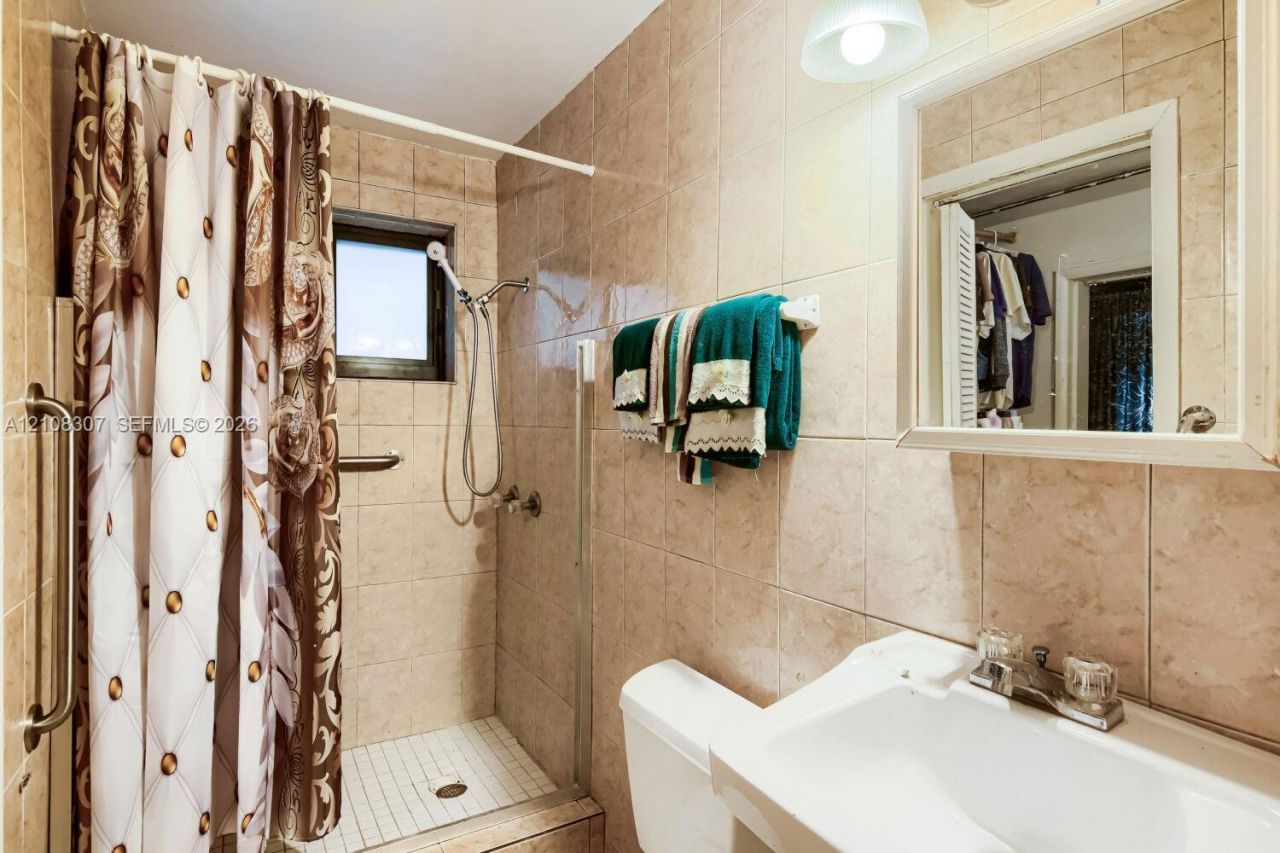 2432 Wiley Ct , Hollywood, FL 33020 Photo
