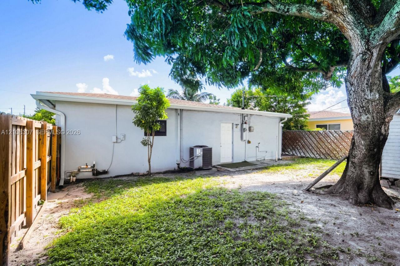 2432 Wiley Ct , Hollywood, FL 33020 Photo