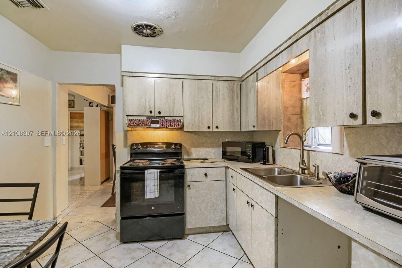 2432 Wiley Ct , Hollywood, FL 33020 Photo