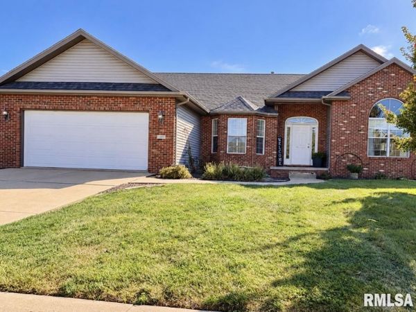 409 Delaney Drive, Jacksonville, IL 62650