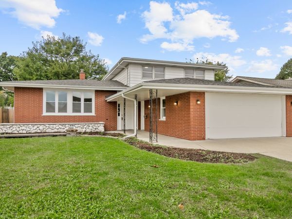 9128 S Komensky Avenue , Oak Lawn, IL 60453