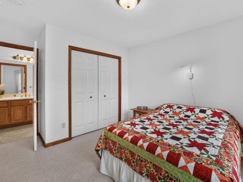 31 Canterbury, Oberlin, OH 44074 Photo 16