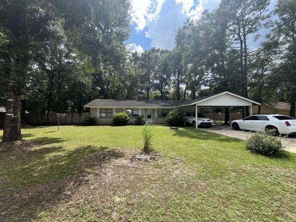 301 Springwood Circle, Crestview, FL 32536