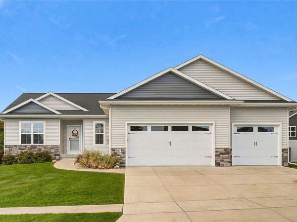 1138 Kettering Rd , Marion, IA 52302