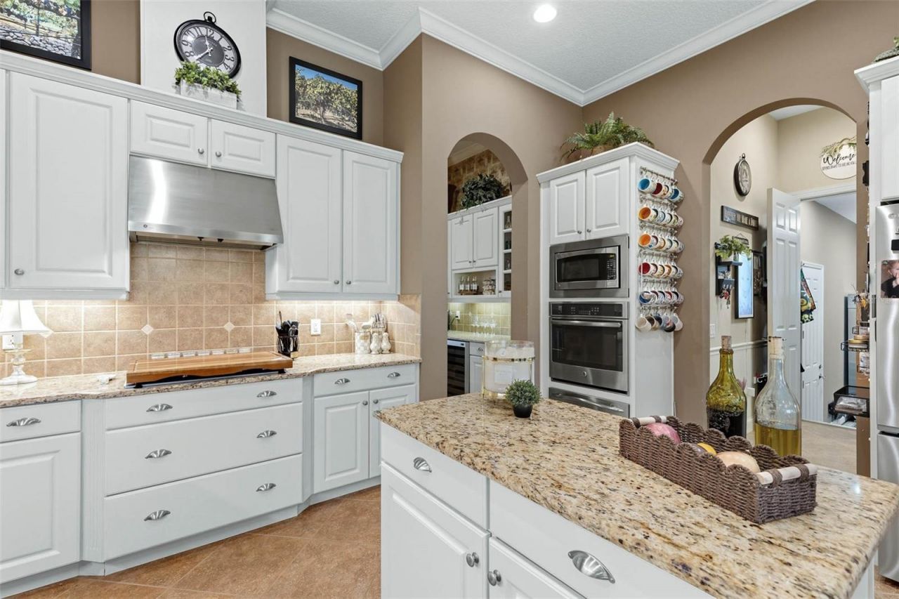 6084 Summit View Drive, Brooksville, FL 34601 Photo