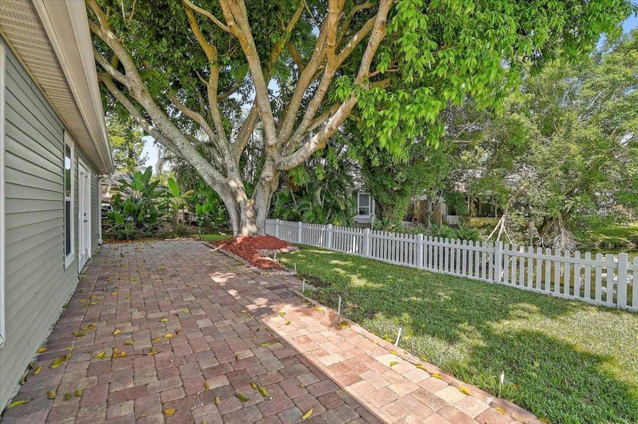 7739 33rd Lane E, Sarasota, FL 34243 Photo