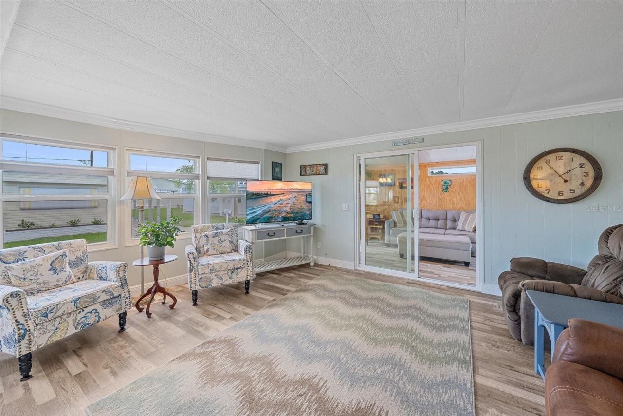 102 Del Rio Drive, Palmetto, FL 34221 Photo