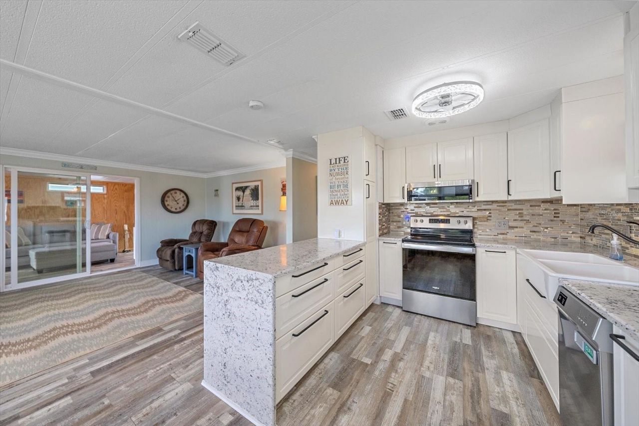 102 Del Rio Drive, Palmetto, FL 34221 Photo