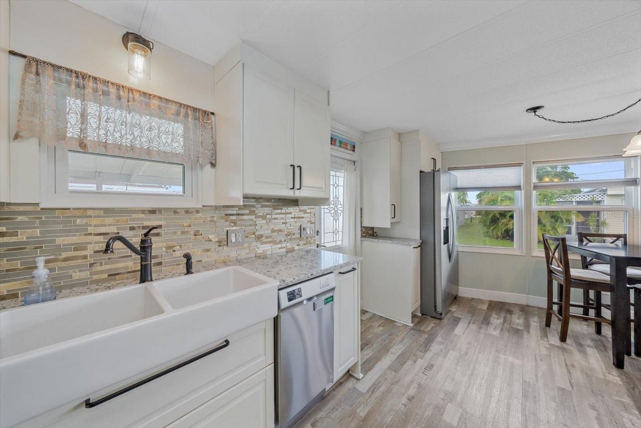 102 Del Rio Drive, Palmetto, FL 34221 Photo