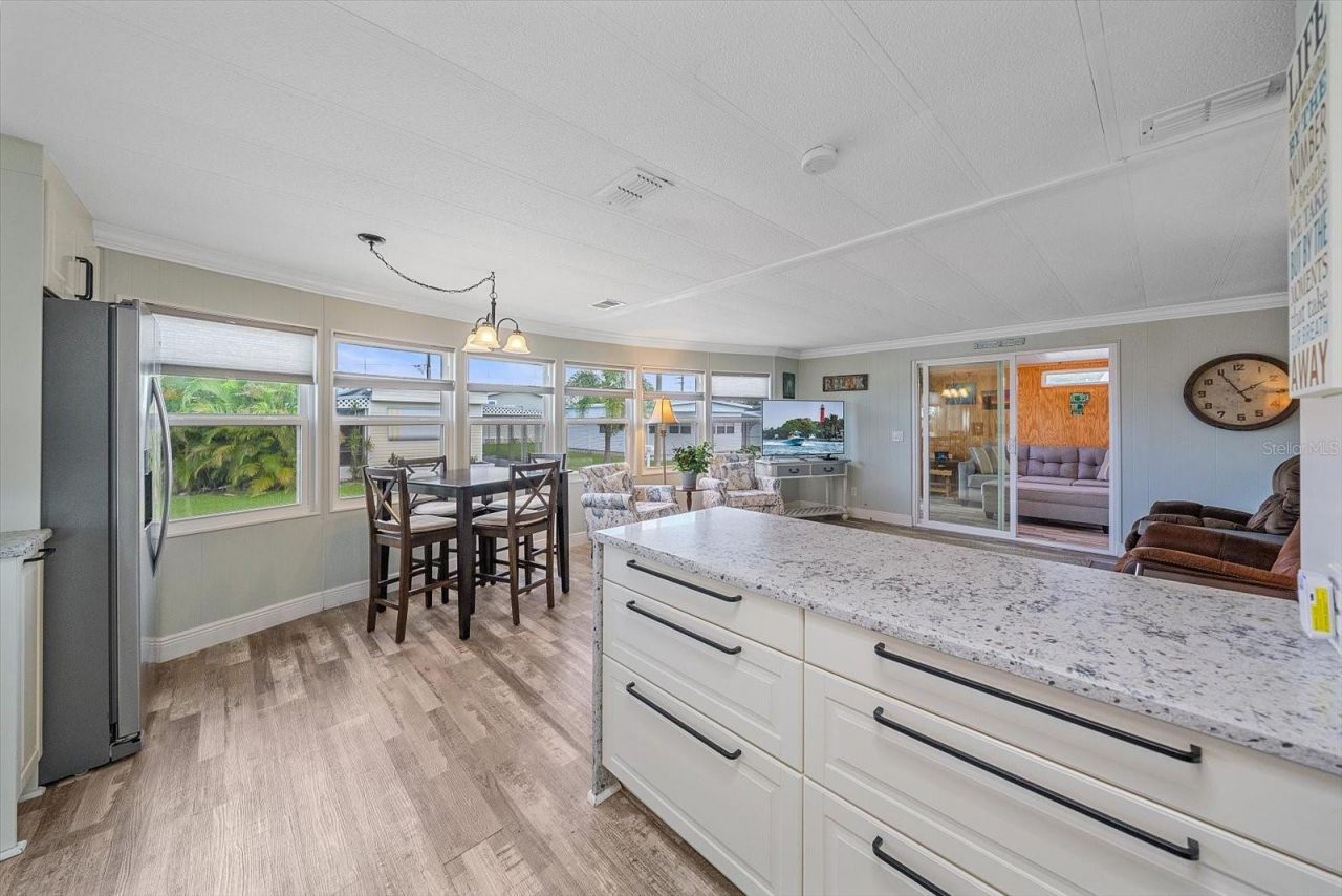 102 Del Rio Drive, Palmetto, FL 34221 Photo