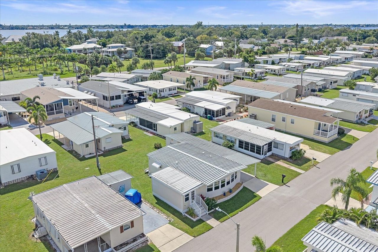 102 Del Rio Drive, Palmetto, FL 34221 Photo
