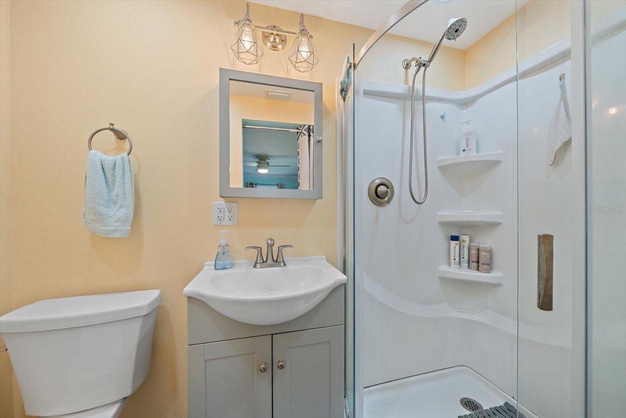 102 Del Rio Drive, Palmetto, FL 34221 Photo