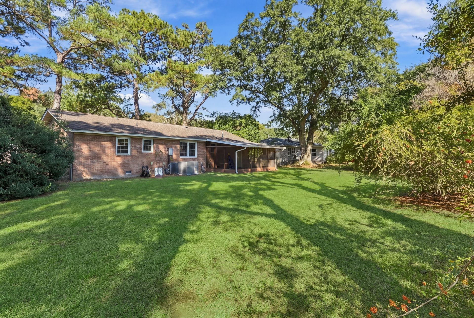 1060 Woodside Drive Photo 11