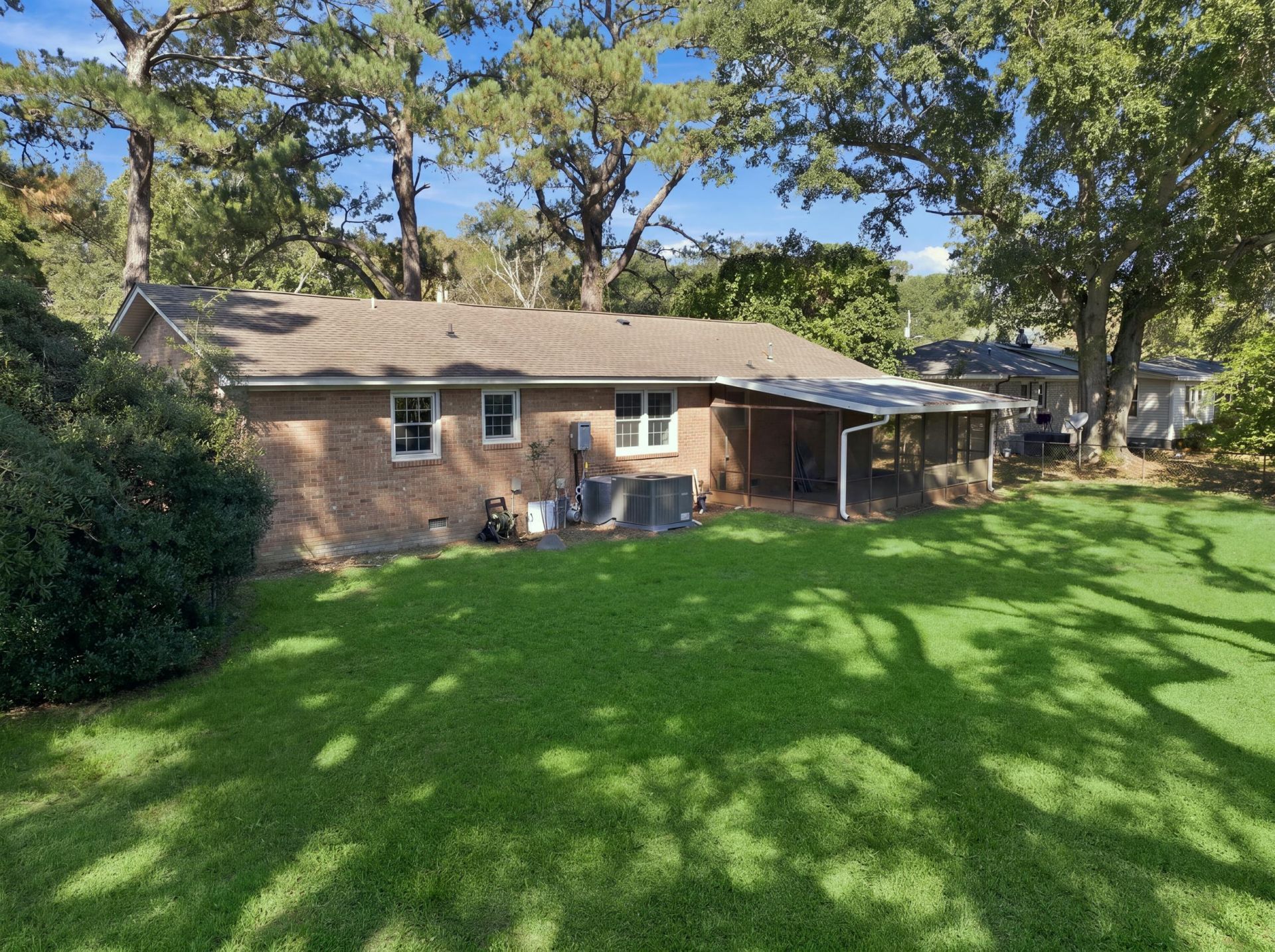 1060 Woodside Drive Photo 13