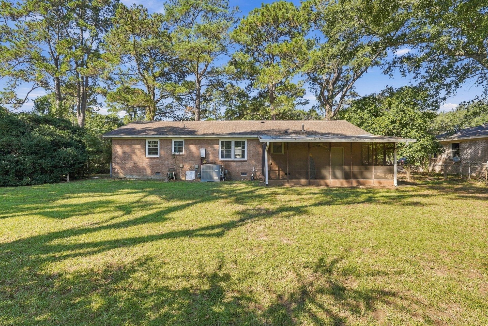 1060 Woodside Drive Photo 15