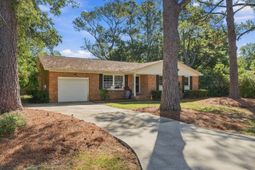 1060 Woodside Drive photo 4