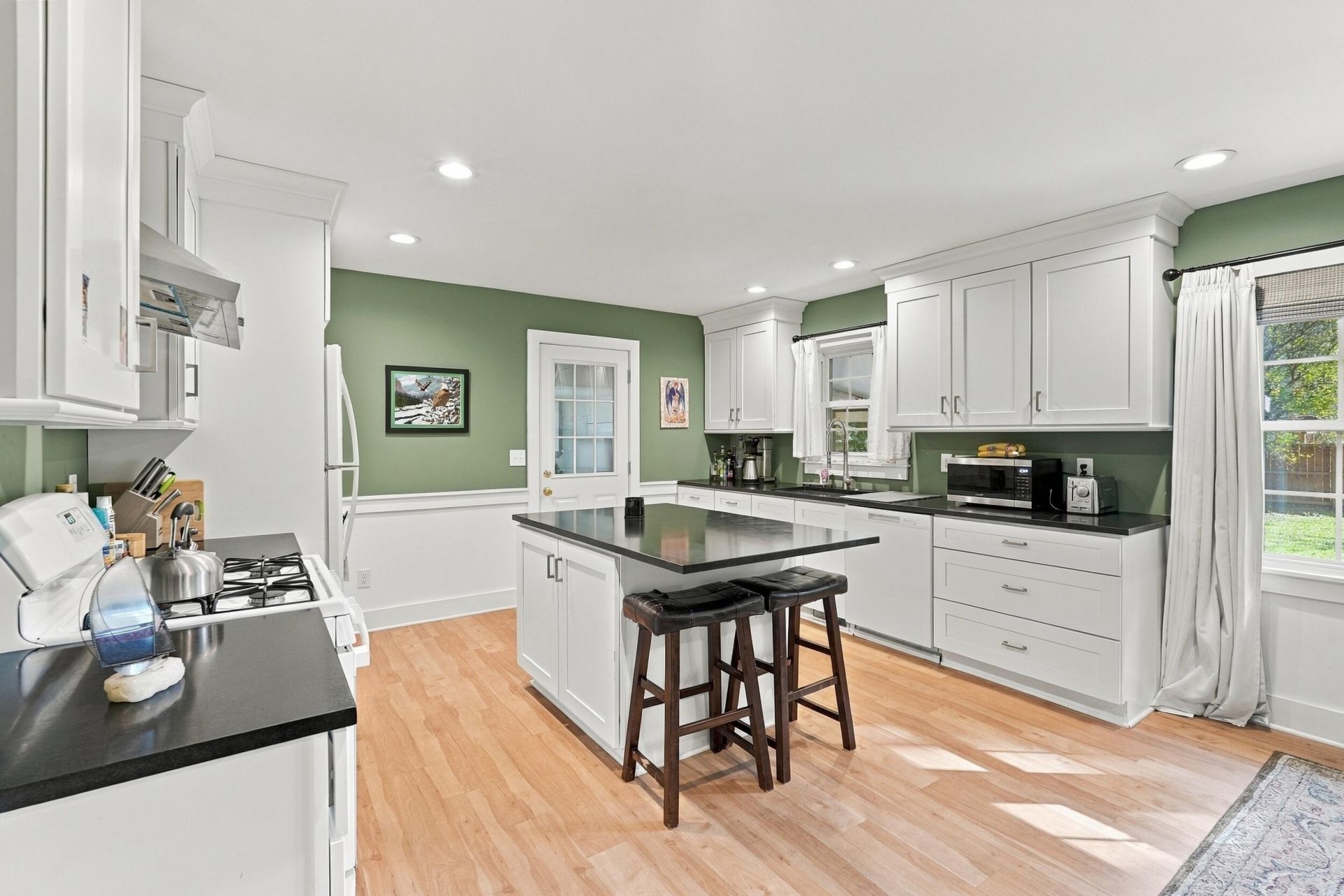 1060 Woodside Drive Photo 24