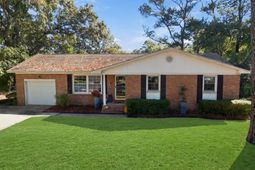 1060 Woodside Drive photo 4