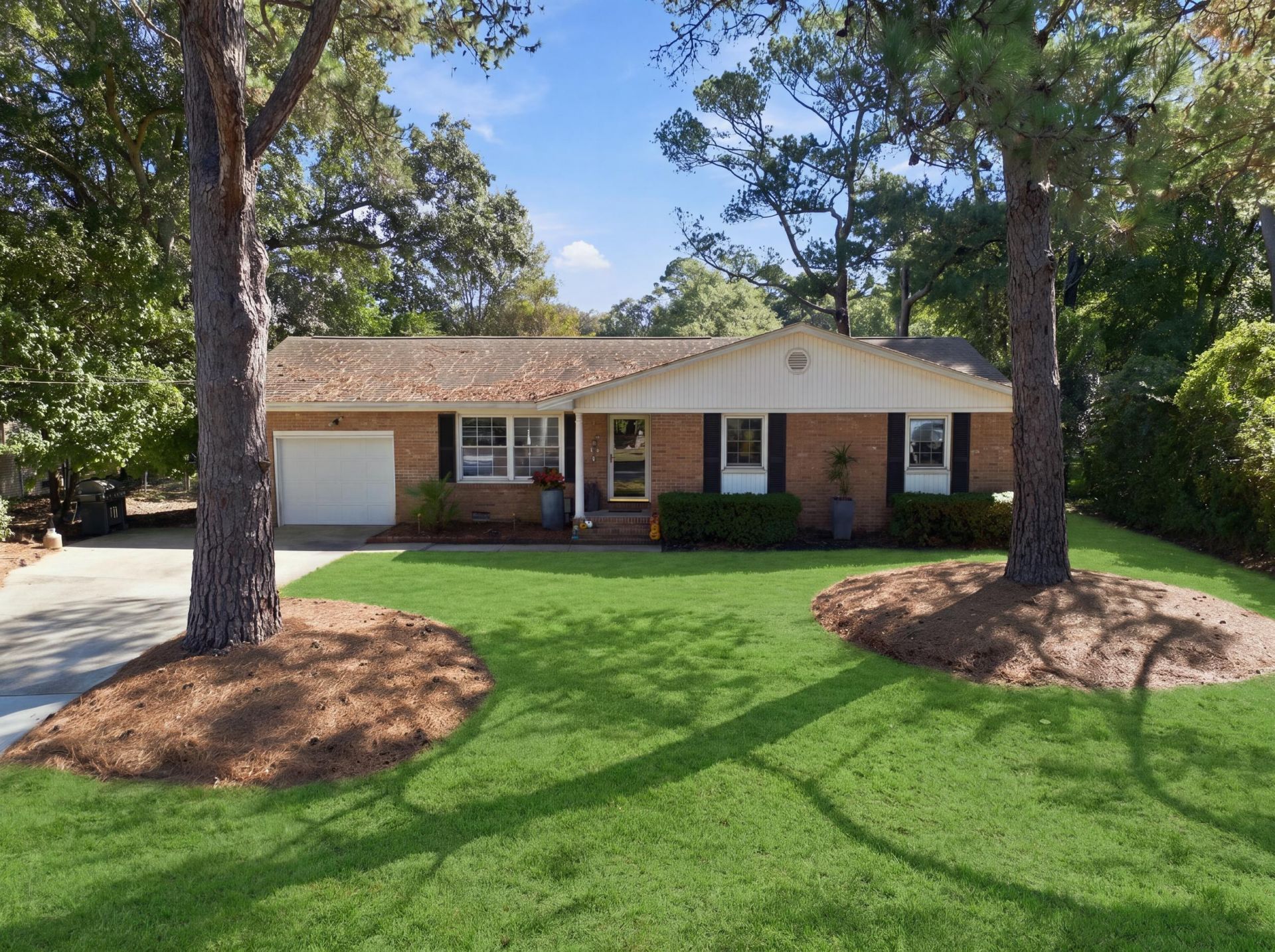1060 Woodside Drive Photo 4
