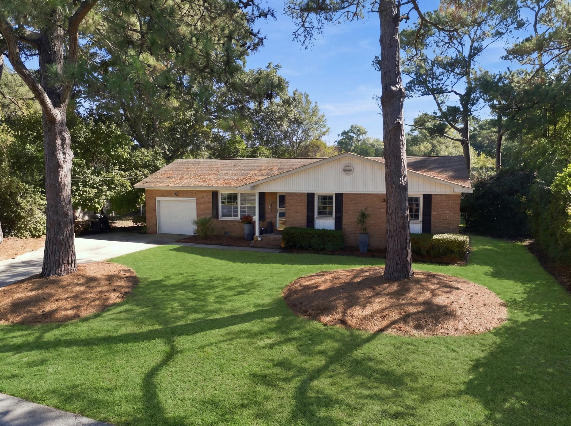 1060 Woodside Drive Photo 5