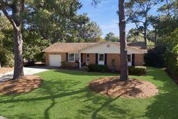 1060 Woodside Drive photo 4
